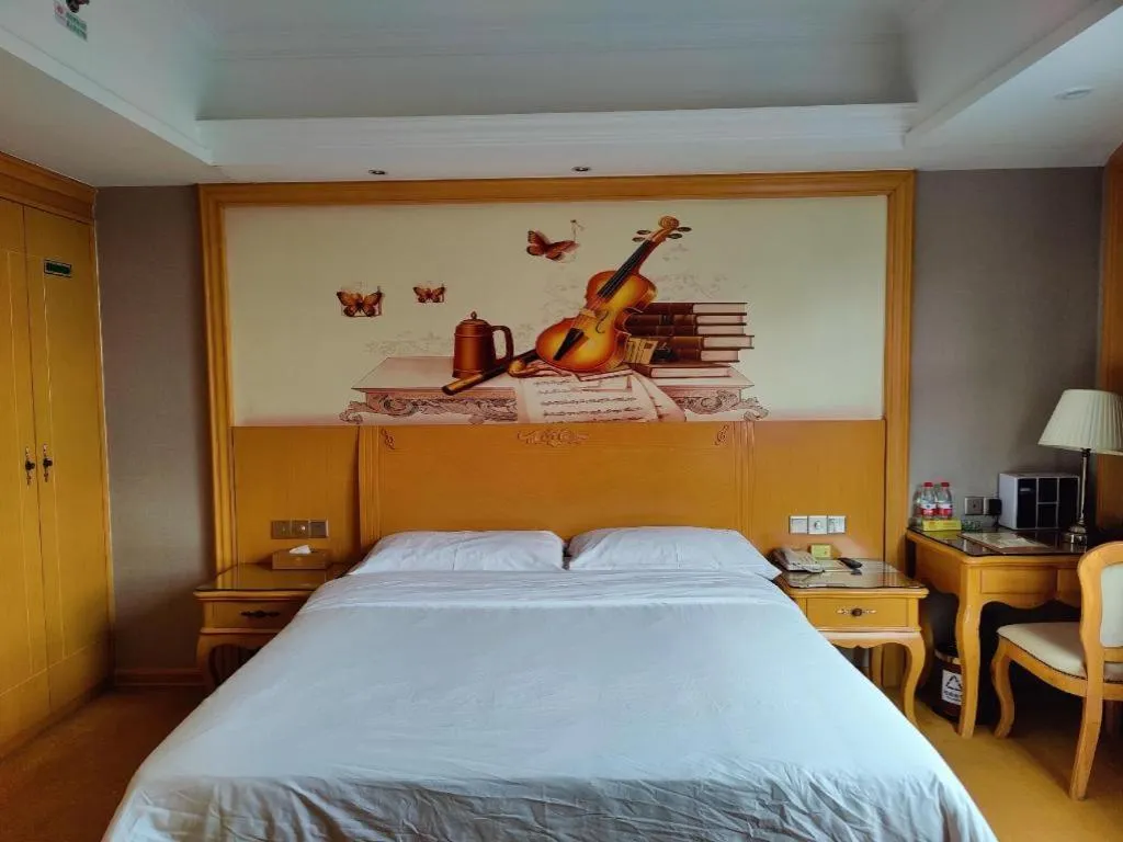 Bed in Vienna Hotel Guangxi Fangcheng
