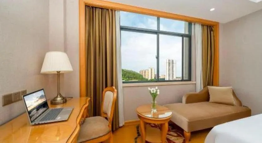 Bed in Vienna Hotel Guangxi Fangcheng