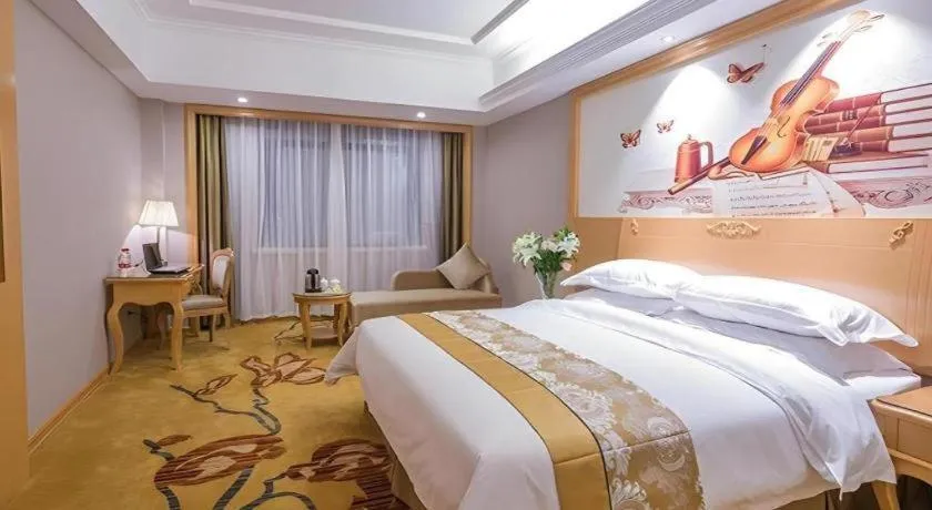 Bed in Vienna Hotel Guangxi Fangcheng