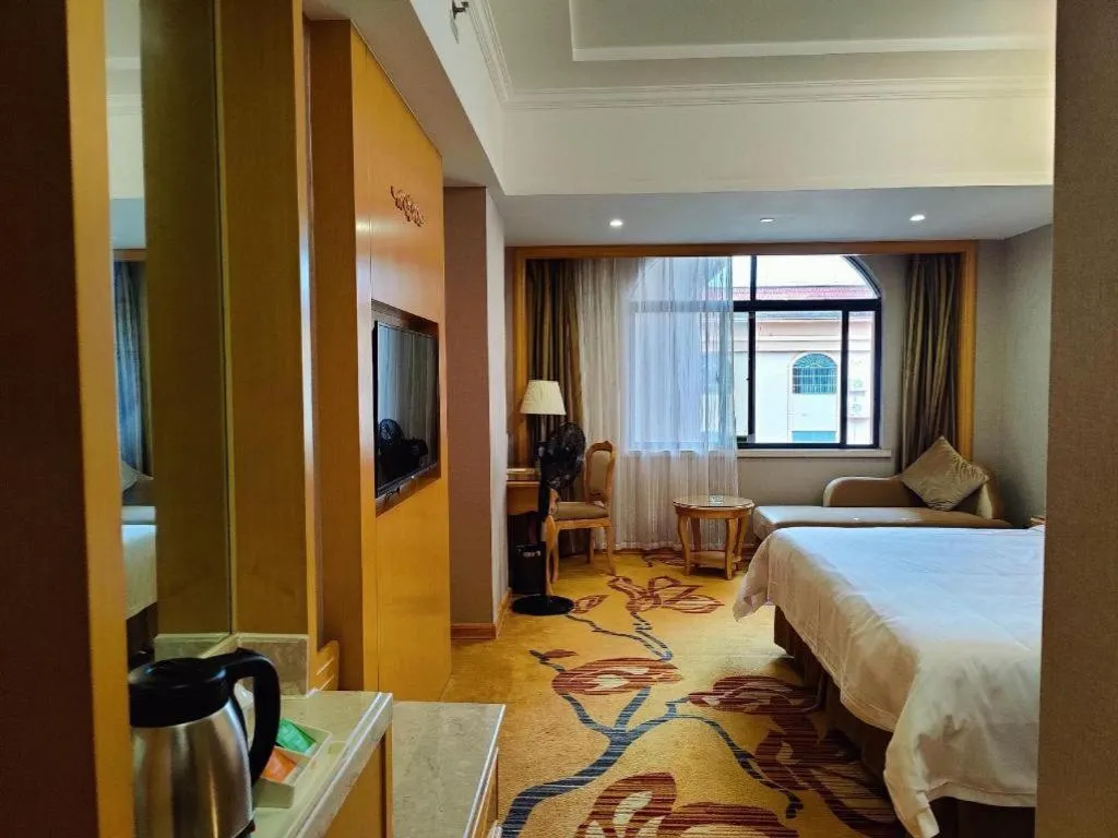 Bed in Vienna Hotel Guangxi Fangcheng