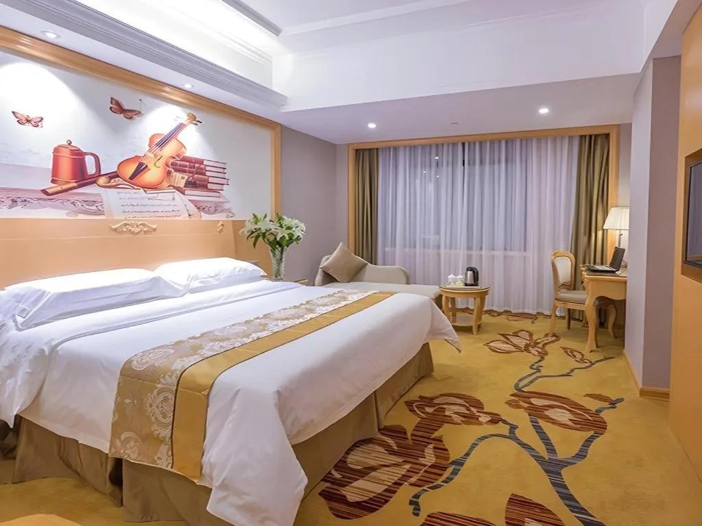 Bed in Vienna Hotel Guangxi Fangcheng