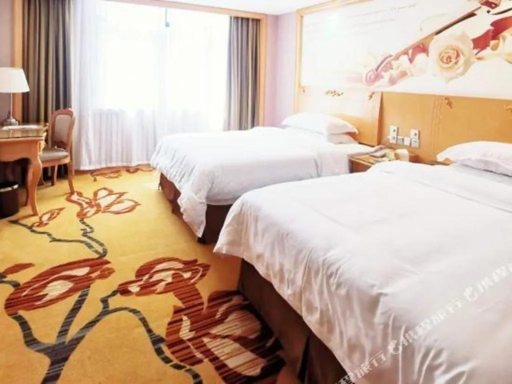 Bed in Vienna Hotel Guangxi Fangcheng