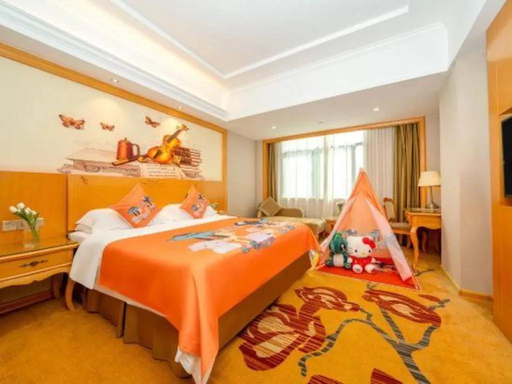 Bed in Vienna Hotel Guangxi Fangcheng