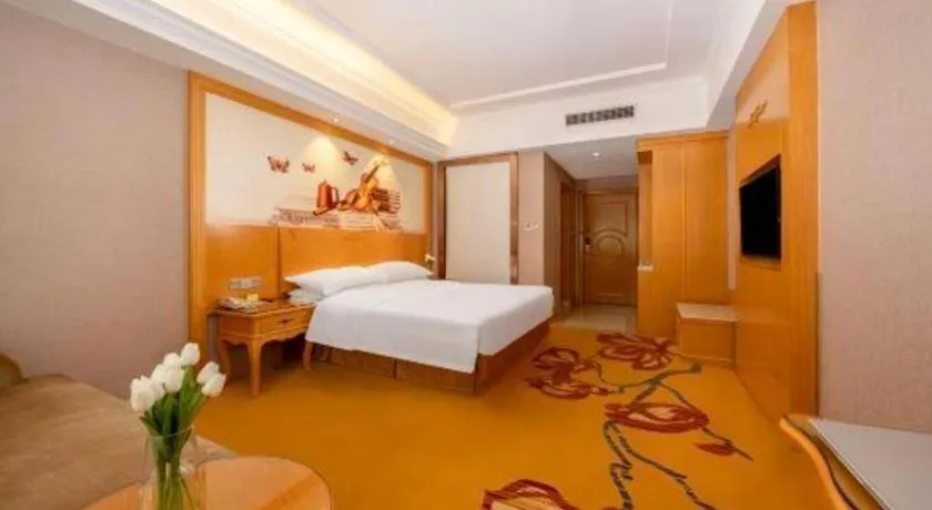Bed in Vienna Hotel Guangxi Fangcheng