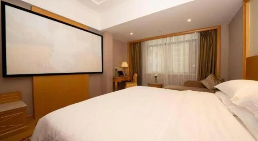 Bed in Vienna Hotel Guangxi Fangcheng