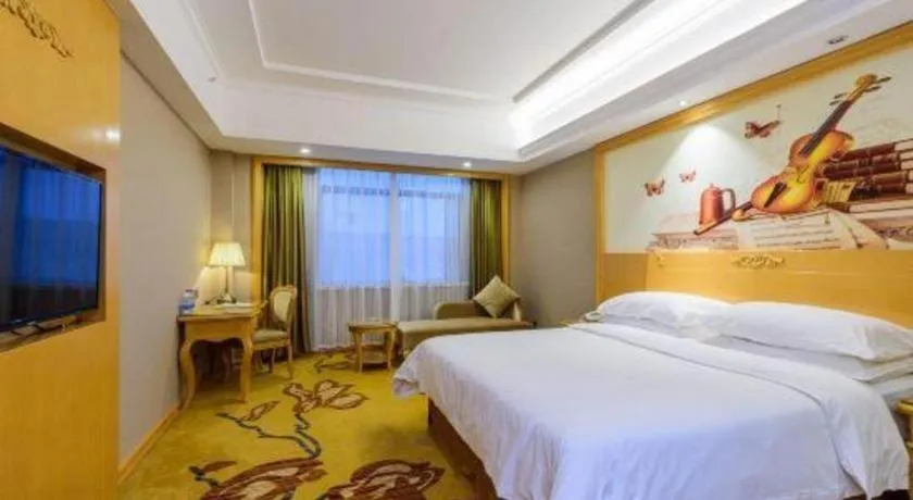 Bed in Vienna Hotel Guangxi Fangcheng
