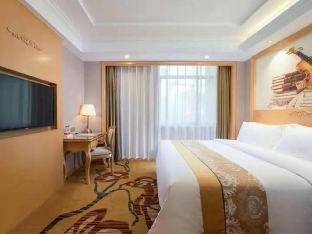 Bed in Vienna Hotel Guangxi Fangcheng