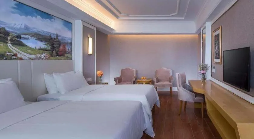 Bed in Vienna Hotel Shenzhen Pingdi Huancheng South Road