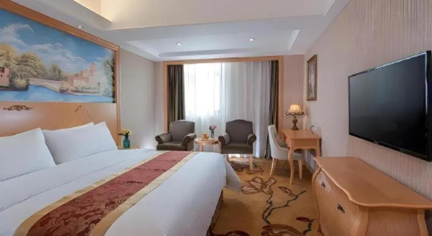 Bed in Vienna Hotel Shenzhen Pingdi Huancheng South Road