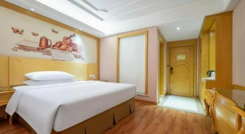 Bed in Vienna Hotel Shenzhen Pingdi Huancheng South Road