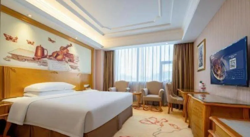 Bed in Vienna Hotel Shenzhen Pingdi Huancheng South Road