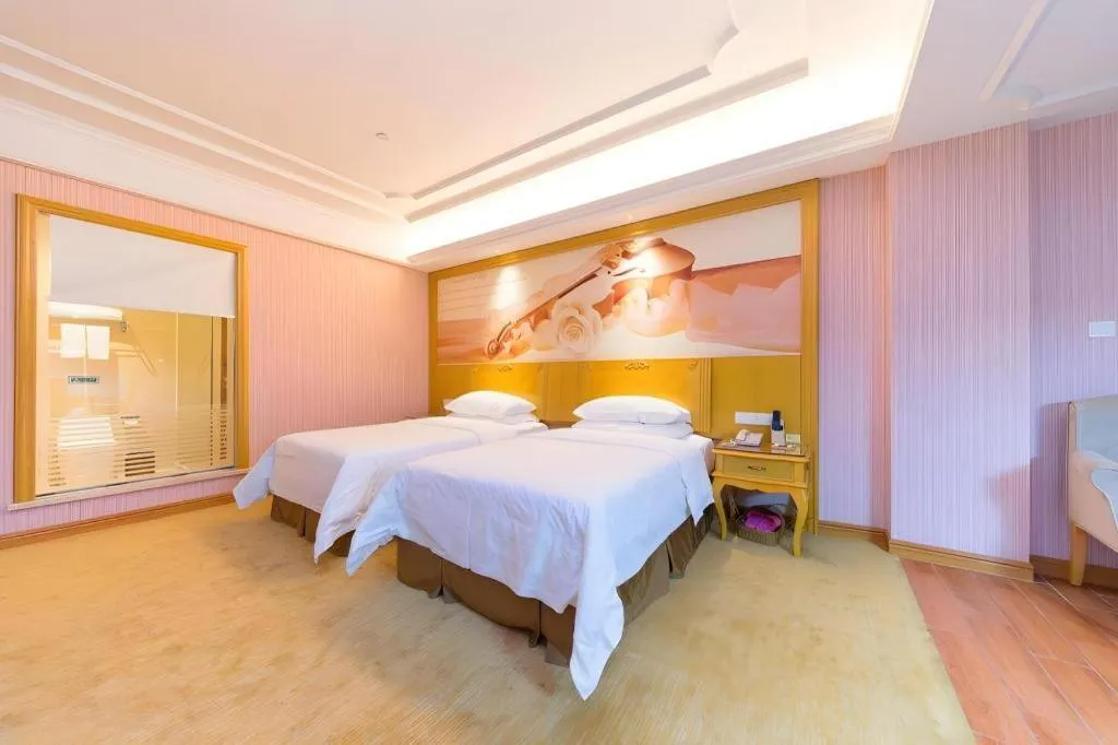 Bed in Vienna Hotel Shenzhen Pingdi Huancheng South Road