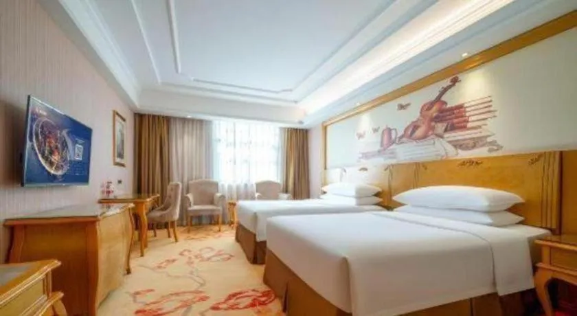 Bed in Vienna Hotel Shenzhen Pingdi Huancheng South Road
