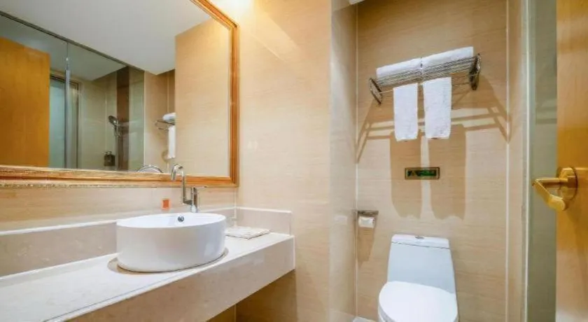 Vienna Hotel Shenzhen Pingdi Huancheng South Road