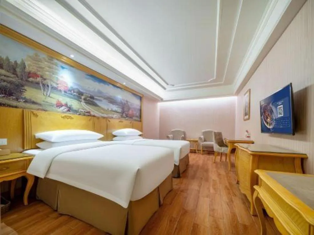 Bed in Vienna Hotel Shenzhen Pingdi Huancheng South Road
