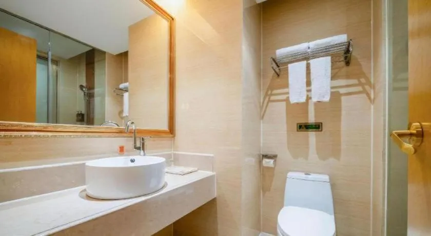 Vienna Hotel Shenzhen Pingdi Huancheng South Road