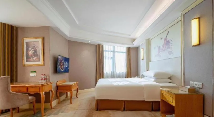 Bed in Vienna Hotel Shenzhen Pingdi Huancheng South Road