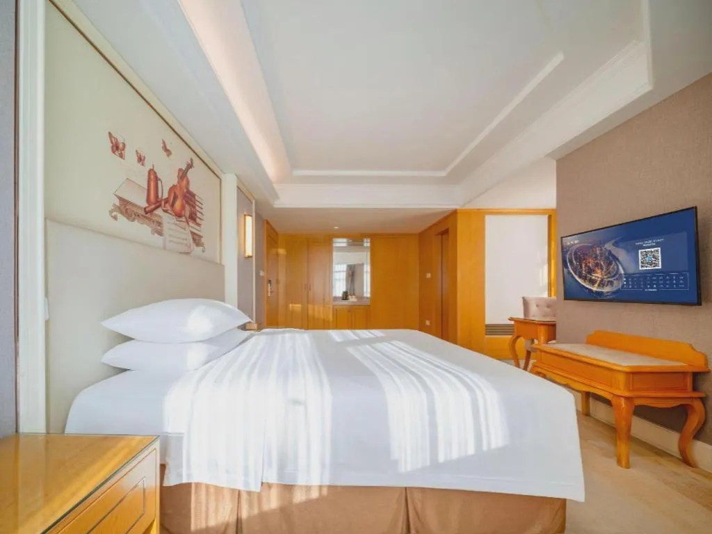Bed in Vienna Hotel Shenzhen Pingdi Huancheng South Road