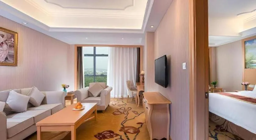 Bed in Vienna Hotel Shenzhen Pingdi Huancheng South Road