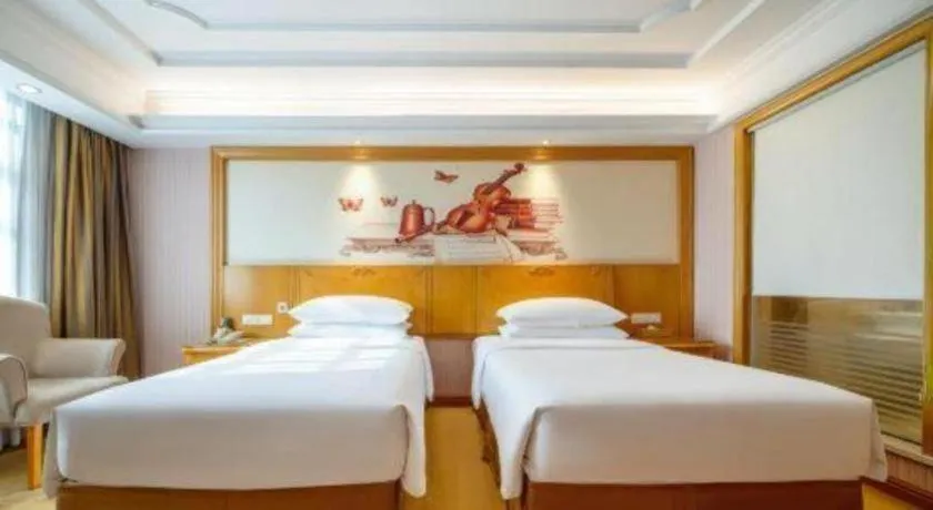 Bed in Vienna Hotel Shenzhen Pingdi Huancheng South Road