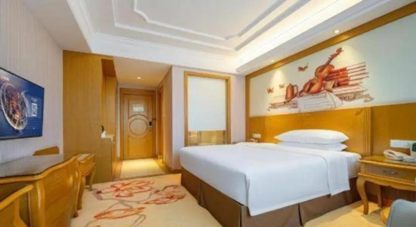 Bed in Vienna Hotel Shenzhen Pingdi Huancheng South Road