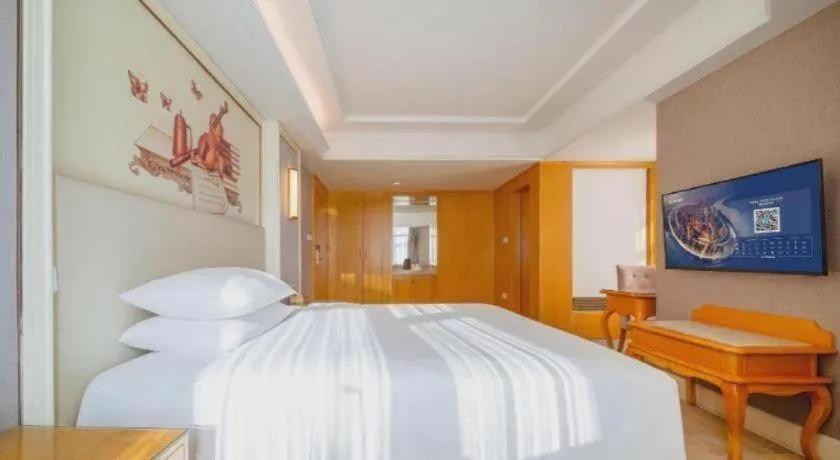 Bed in Vienna Hotel Shenzhen Pingdi Huancheng South Road