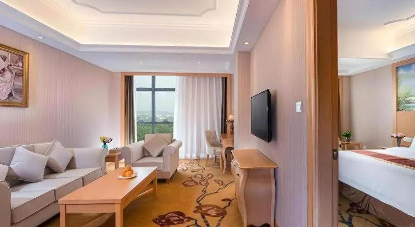 Bed in Vienna Hotel Shenzhen Pingdi Huancheng South Road