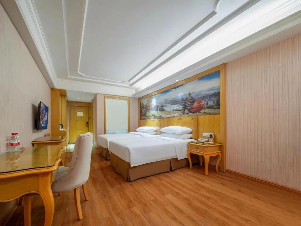Bed in Vienna Hotel Shenzhen Pingdi Huancheng South Road
