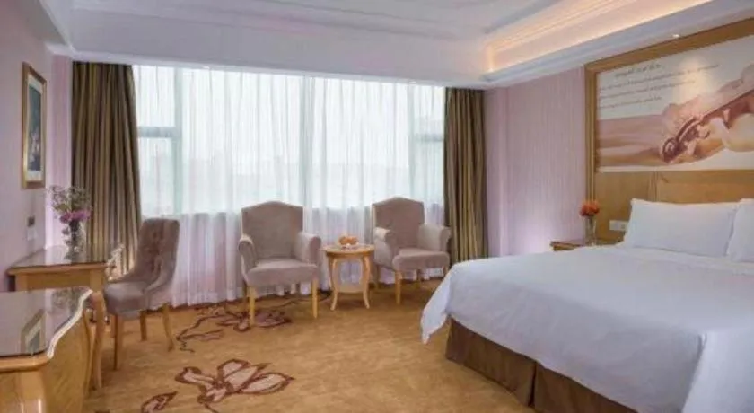Bed in Vienna Hotel Shenzhen Pingdi Huancheng South Road