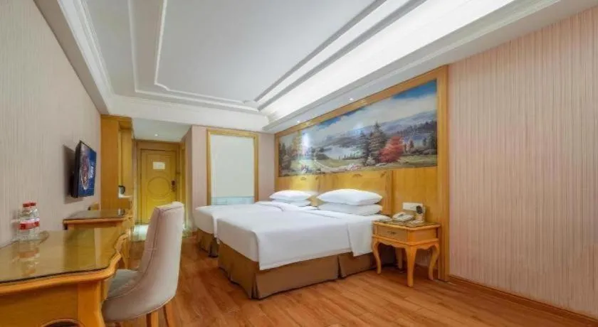Bed in Vienna Hotel Shenzhen Pingdi Huancheng South Road