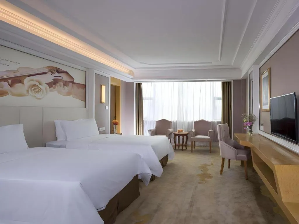 Bed in Vienna Hotel Shenzhen Pingdi Huancheng South Road