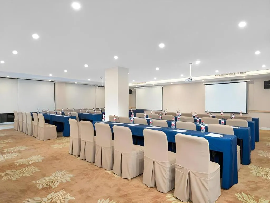 Vienna Hotel Shandong Qingdao Taidong Pijiu Street Liaoning Road