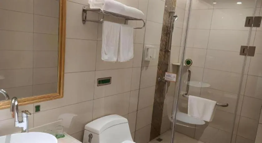 Vienna Hotel Shandong Qingdao Taidong Pijiu Street Liaoning Road