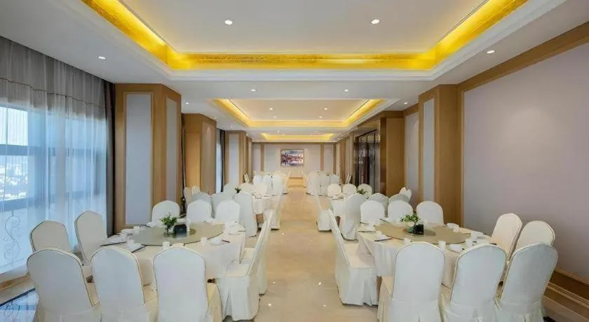 Vienna Hotel Shaanxi Hanzhong Central Square High-Speed Railway Station