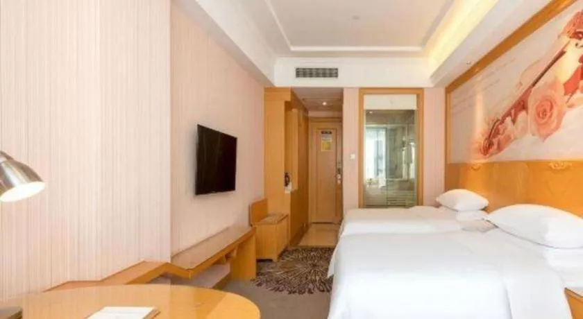 Bed in Vienna Hotel Guangzhou North Station Huaguoshan Metro Station