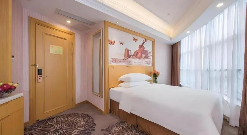 Bed in Vienna Hotel Guangzhou North Station Huaguoshan Metro Station