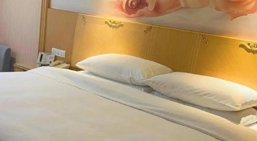 Bed in Vienna Hotel Guangzhou North Station Huaguoshan Metro Station