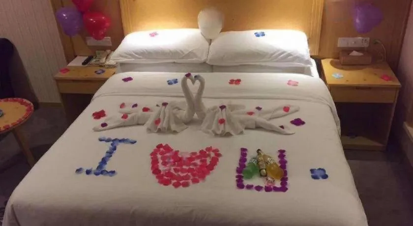 Bed in Vienna Hotel Guangzhou North Station Huaguoshan Metro Station