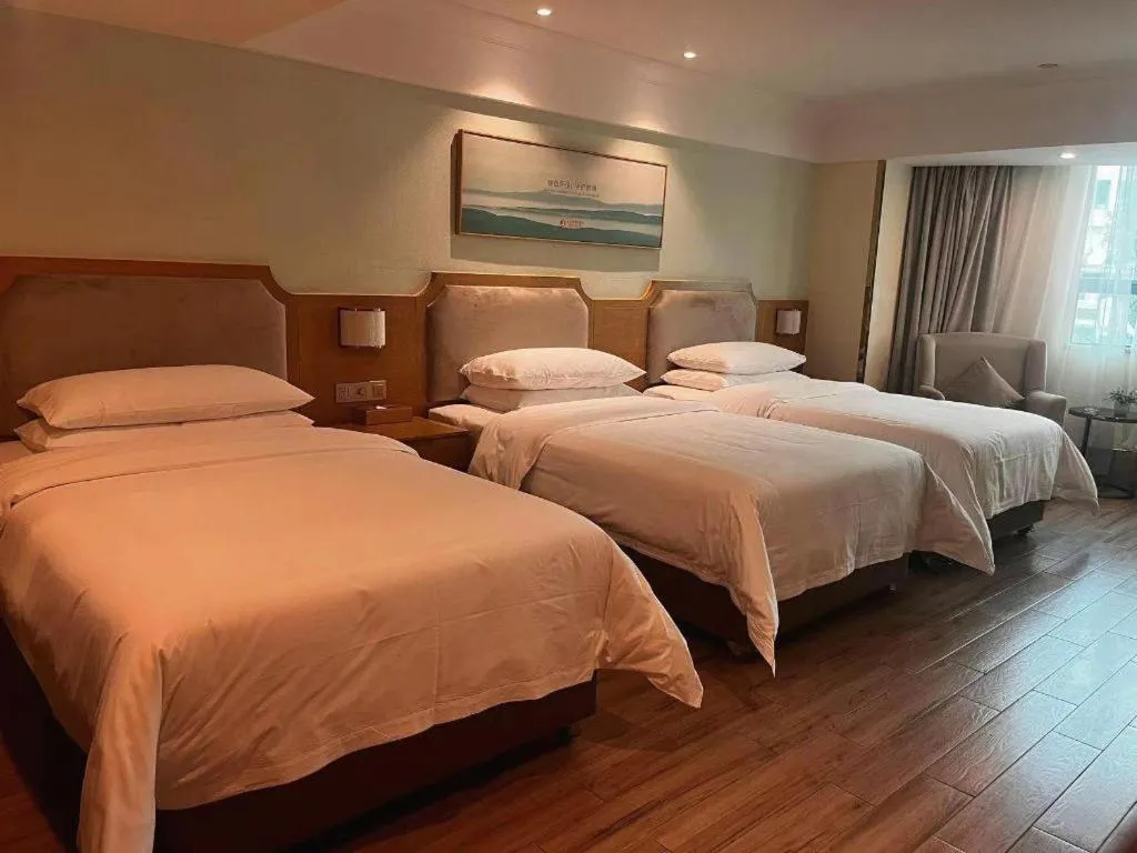 Bed in Vienna Hotel Guangdong Foshan Shunde Longjiang Material City