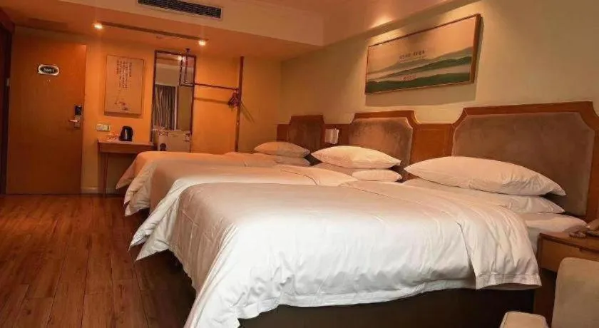 Bed in Vienna Hotel Guangdong Foshan Shunde Longjiang Material City