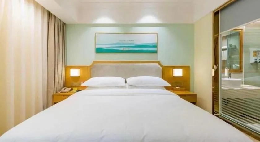 Bed in Vienna Hotel Guangdong Foshan Shunde Longjiang Material City