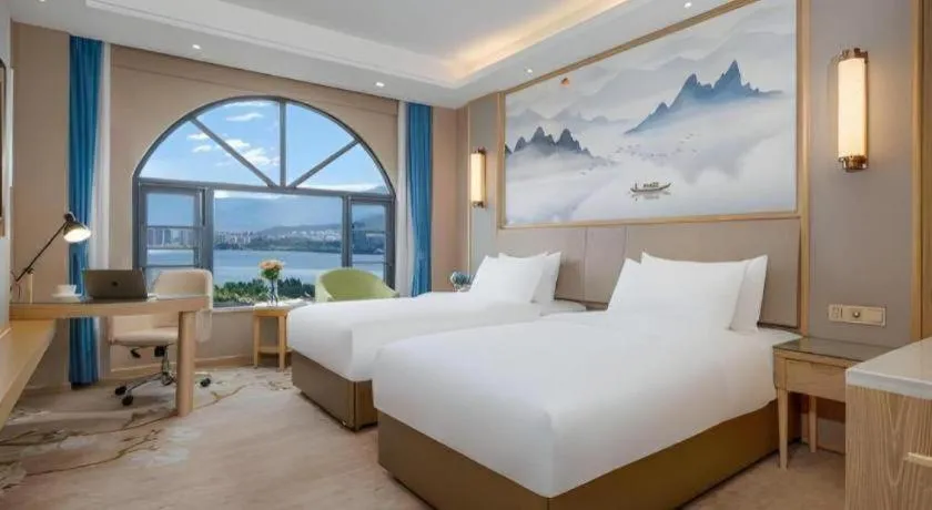 Bed in Vienna Hotel Yunnan Dali Erhai Lake