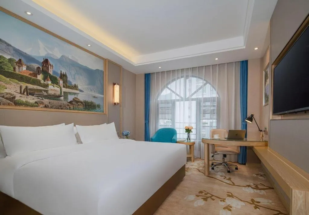 Bed in Vienna Hotel Yunnan Dali Erhai Lake