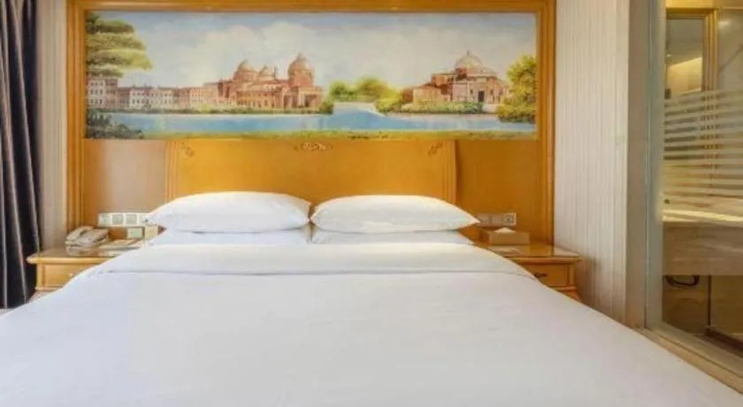 Bed in Vienna Hotel Kunming Beijing Road Chuanxin Gulou Metro Station