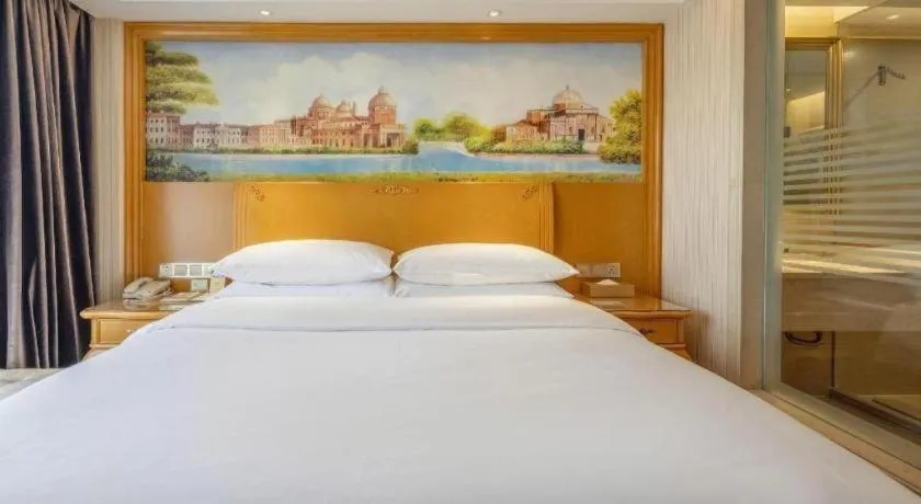 Bed in Vienna Hotel Kunming Beijing Road Chuanxin Gulou Metro Station