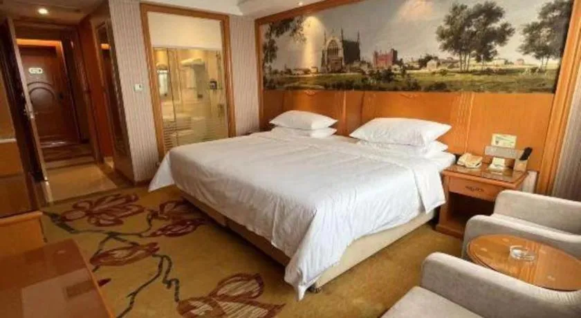 Bed in Vienna Hotel Ganzhou Economic Development Zone 1st Hospital West High-Speed Railway Station