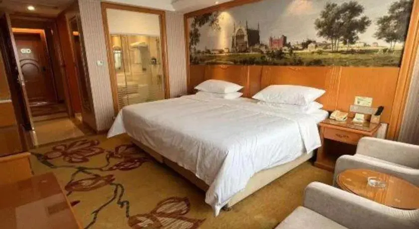Bed in Vienna Hotel Ganzhou Economic Development Zone 1st Hospital West High-Speed Railway Station Bed in Vienna Hotel Ganzhou Economic Development Zone 1st Hospital West High-Speed Railway Station