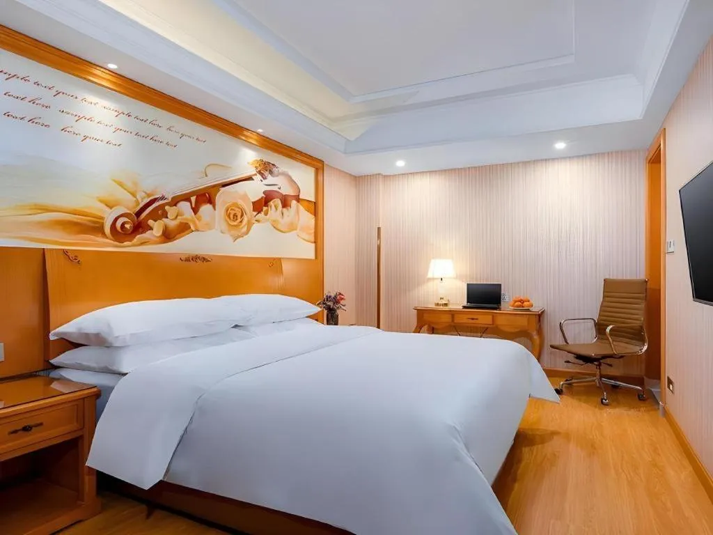 Bed in Vienna Hotel Shanghai Hongqiao National Exhibition Cente Sijing Metro Station