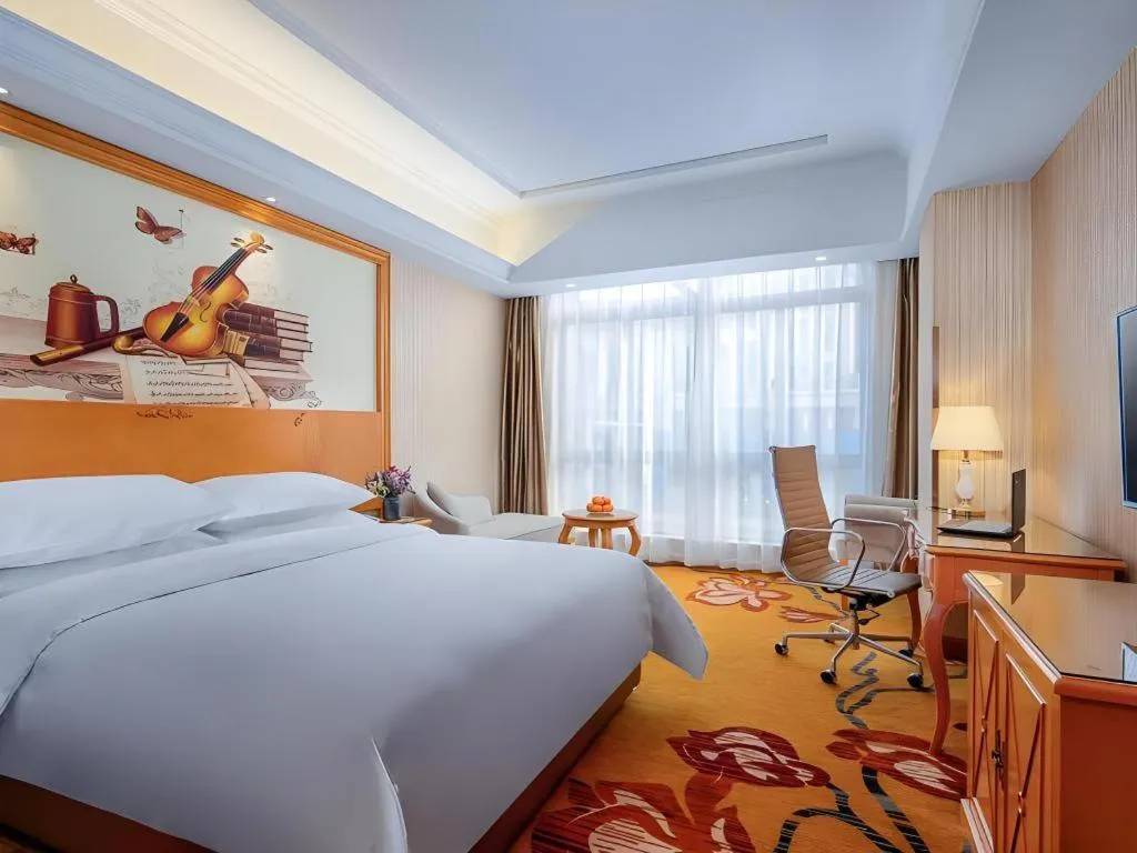 Bed in Vienna Hotel Shanghai Hongqiao National Exhibition Cente Sijing Metro Station
