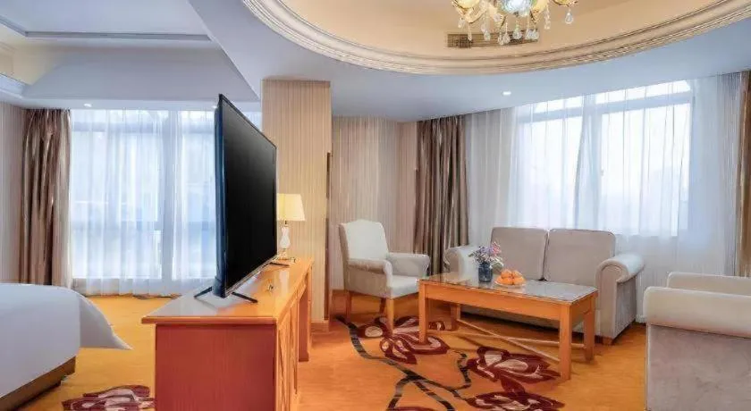 Vienna Hotel Shanghai Hongqiao National Exhibition Cente Sijing Metro Station